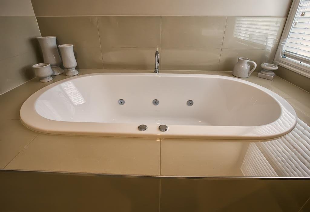 Kerami Manor & Day Spa — 4-Star Luxury Hotel in Melbourne, Australia