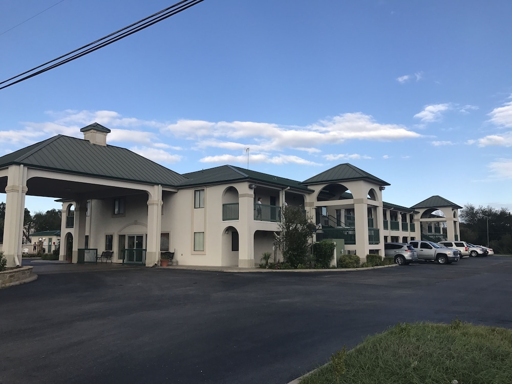 Quality Inn Three Rivers - photo 35