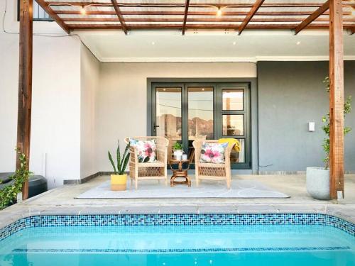 Cape Winelands Mountain View Getaway — 4-Star Luxury Hotel in Stellenbosch, South Africa