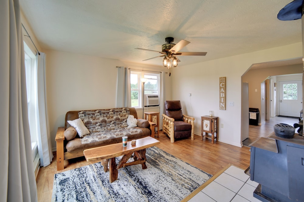 Pet Friendly and Peaceful Northern Michigan Gem — hotel in Newberry