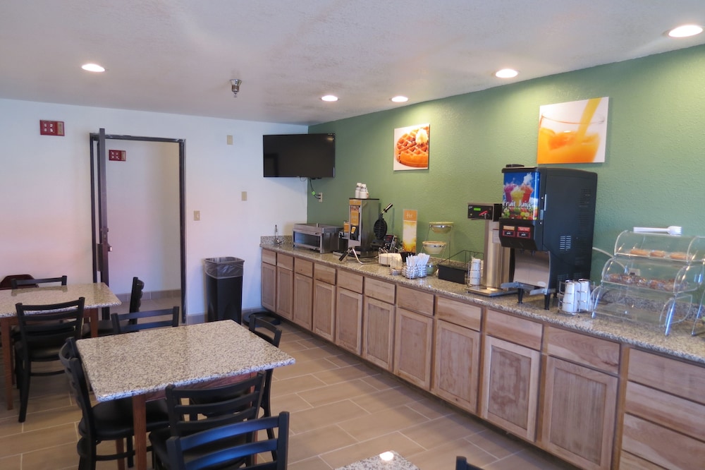 Quality Inn Russell KS - photo 18