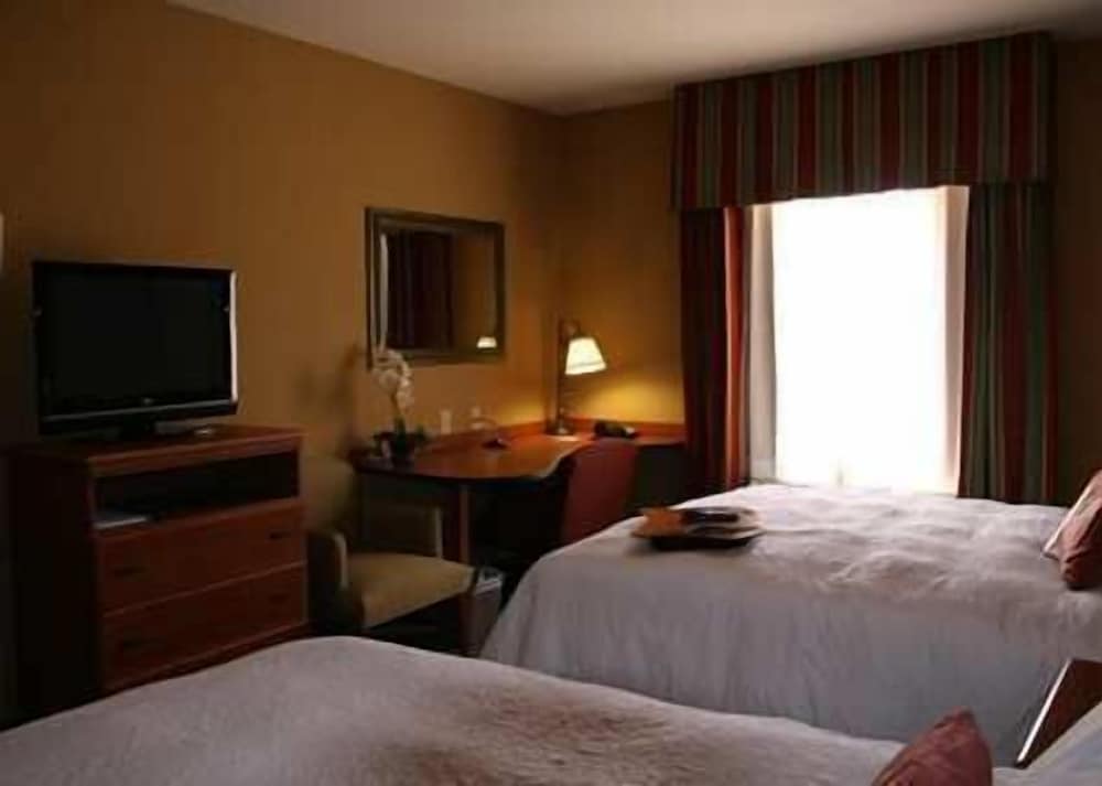 Hampton Inn Garden City - photo 4