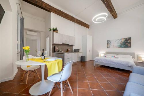 GHIRLANDINA Fantastico loft in centro città — 4-Star Luxury Hotel in Modena, Italy
