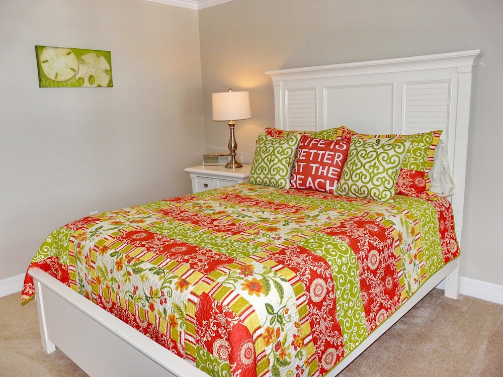 Beachfront condo in resort style community with pool - photo 6
