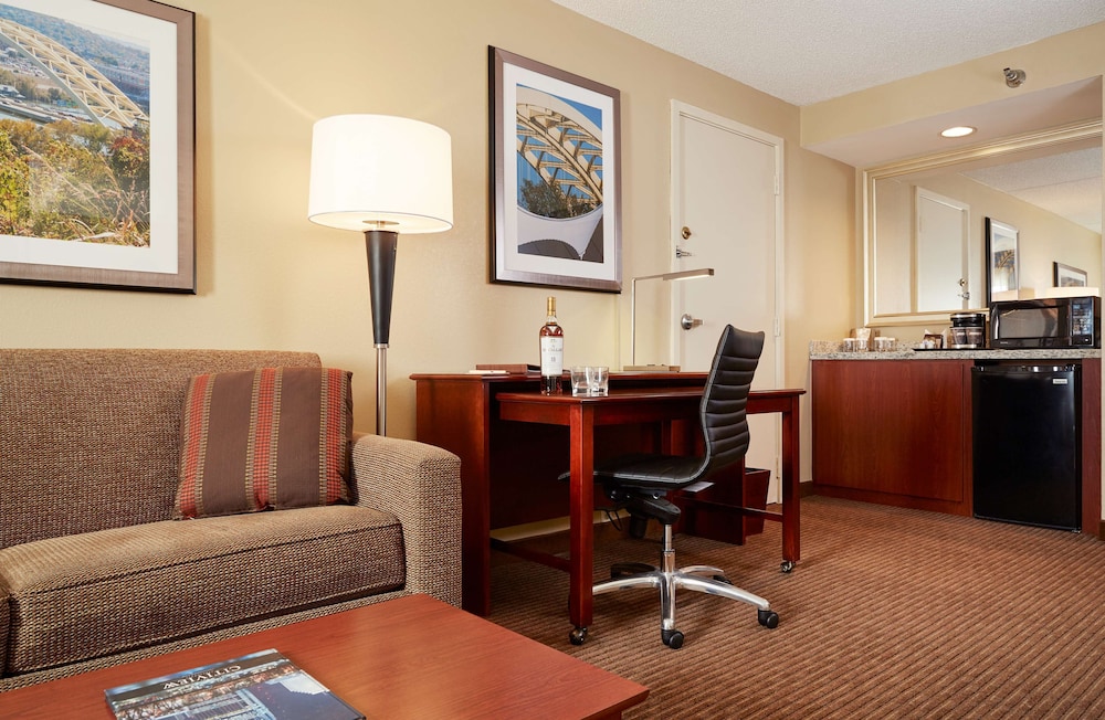 DoubleTree Suites by Hilton Hotel Cincinnati Blue Ash - photo 24