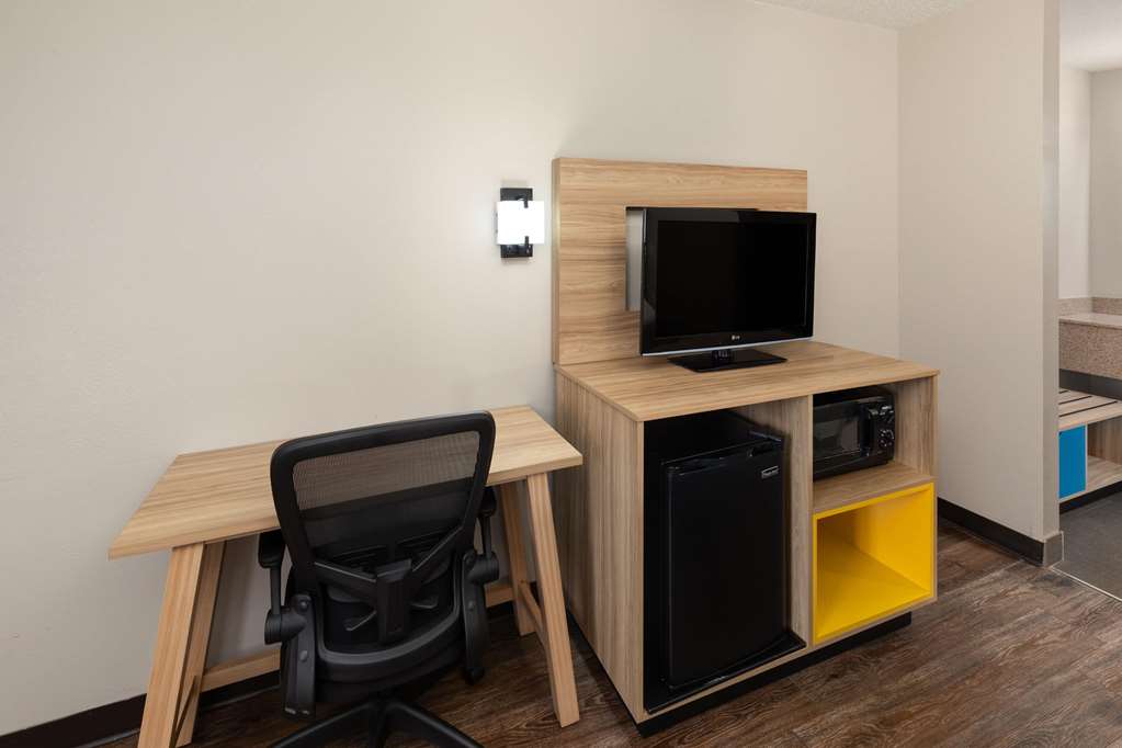 Days Inn by Wyndham Oak Grove Ft. Campbell - photo 8