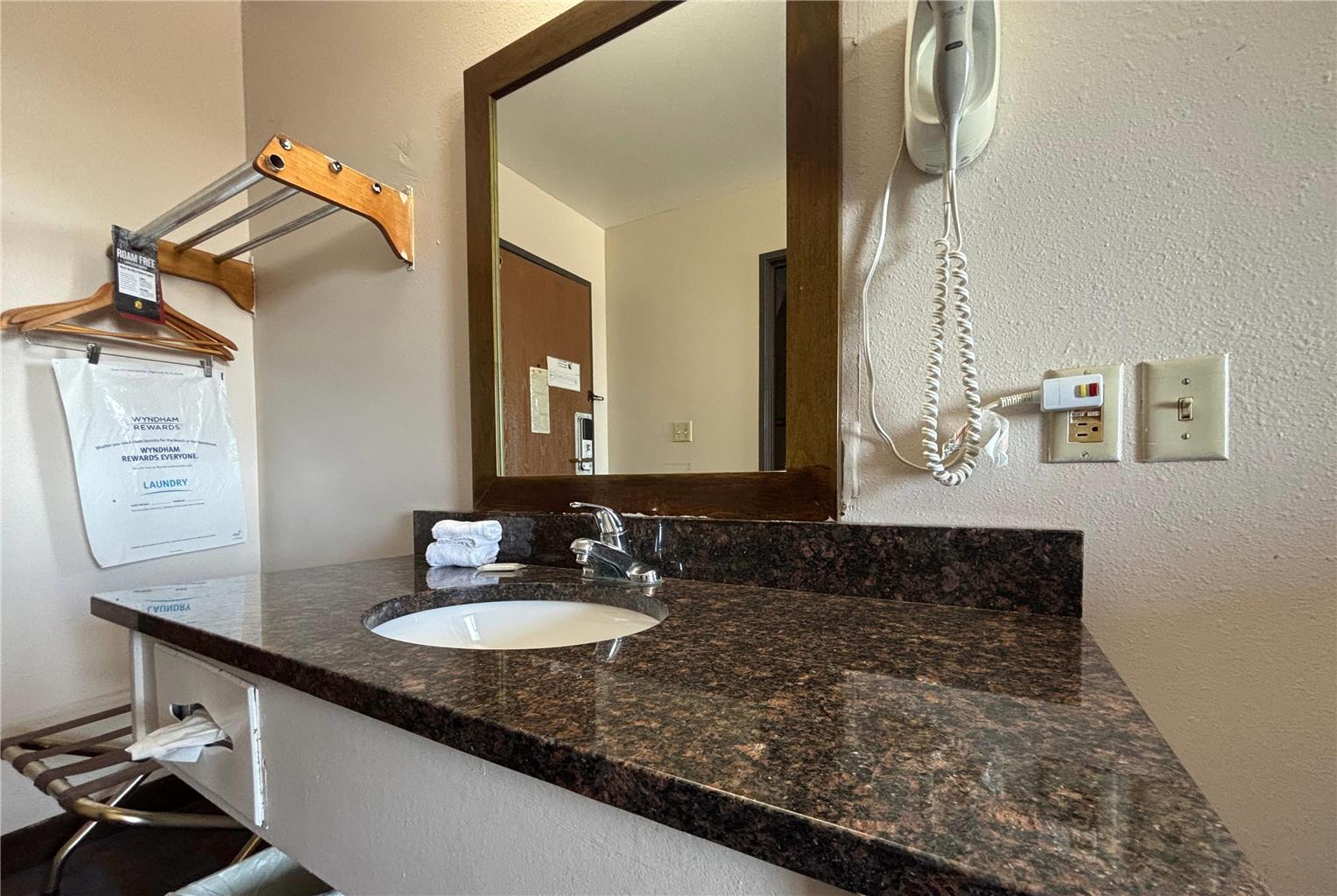 Super 8 by Wyndham Okawville - photo 16