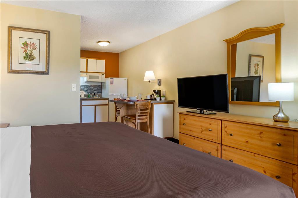 Suburban Studios Albuquerque Uptown - photo 18