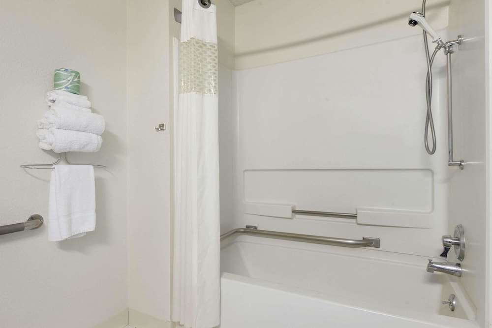 Super 8 by Wyndham Canton Livonia Area - photo 17