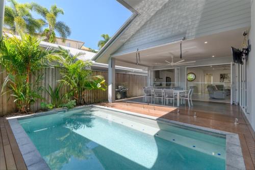 Luxury Retreat on Mudlo 4 bedroom home with pool — 4-Star Luxury Hotel in Port Douglas, Australia