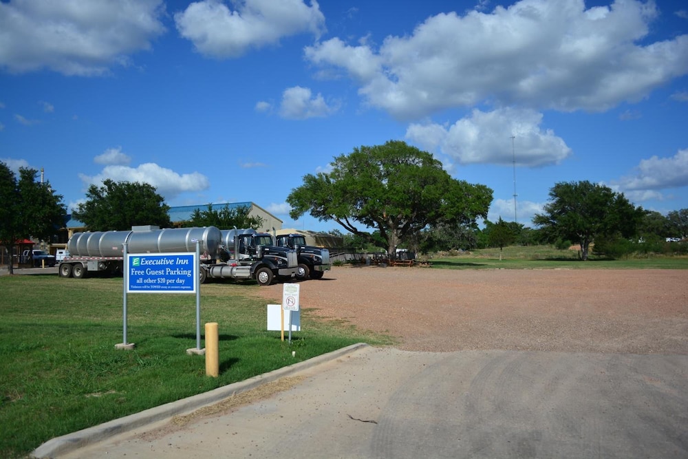Hotel O Executive Inn & Suites Cuero Hwy 87 - photo 25