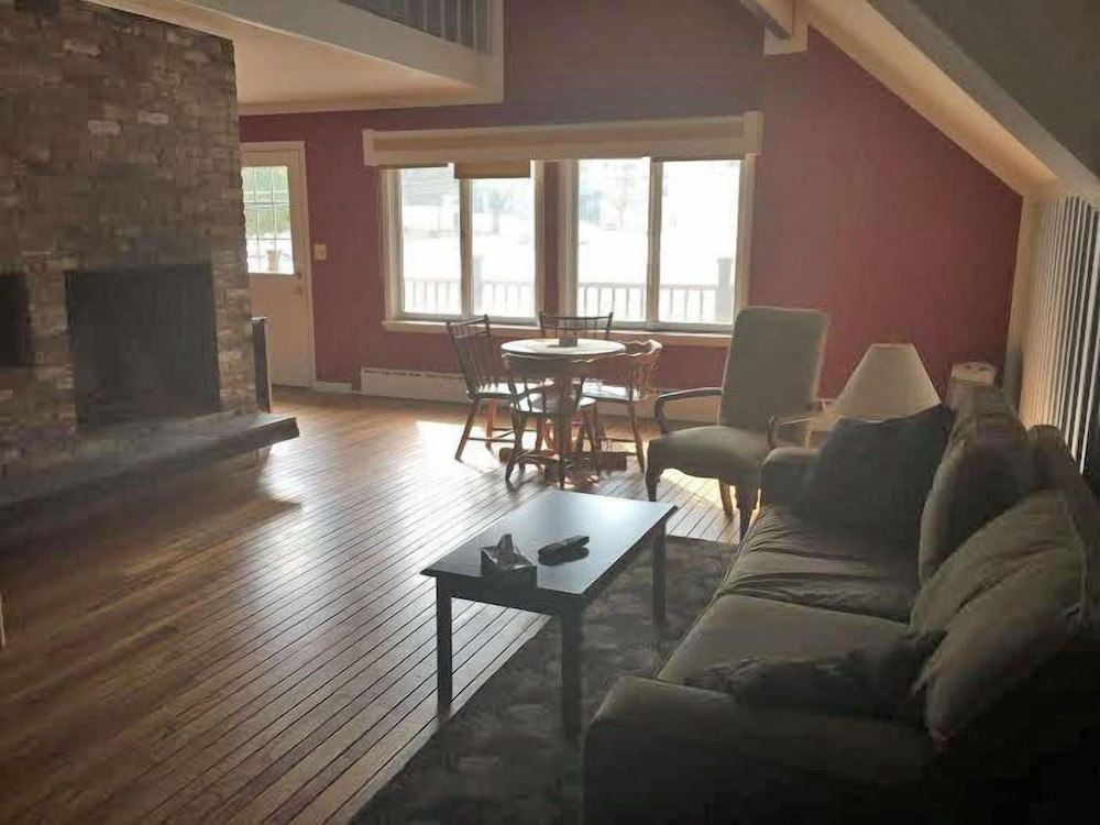 The Upper Pass Lodge at Magic Mountain - photo 7