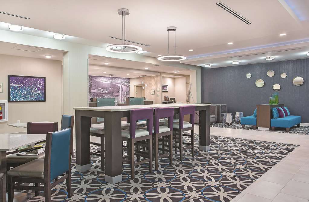 La Quinta Inn & Suites by Wyndham Chattanooga Lookout Mtn - photo 3
