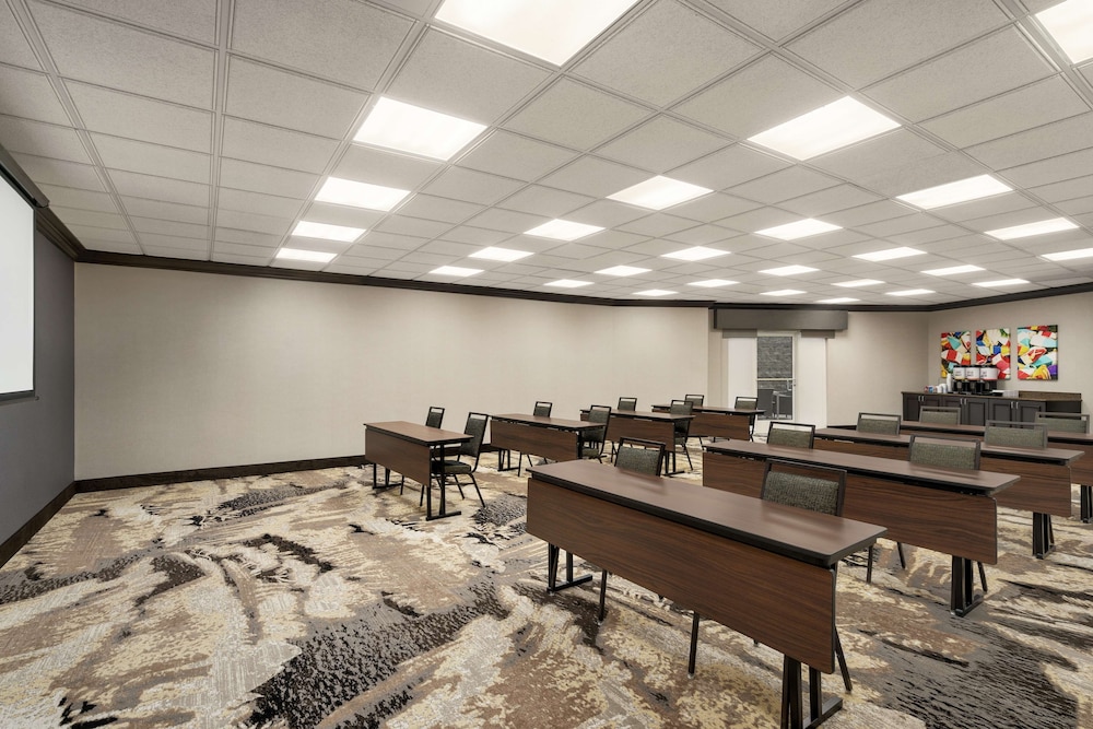 Hampton Inn & Suites Exeter - photo 48