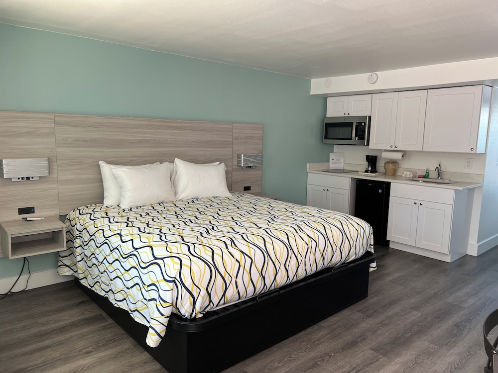 The Bayside Inn & Marina - photo 10