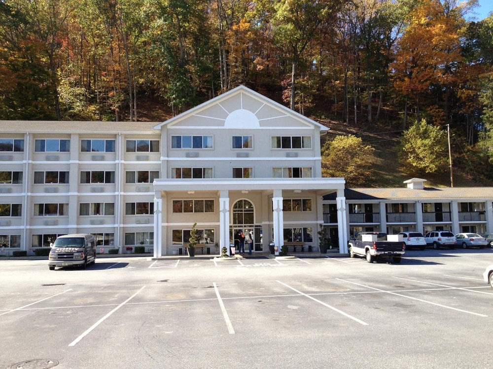 Cherokee Grand Hotel - photo 42