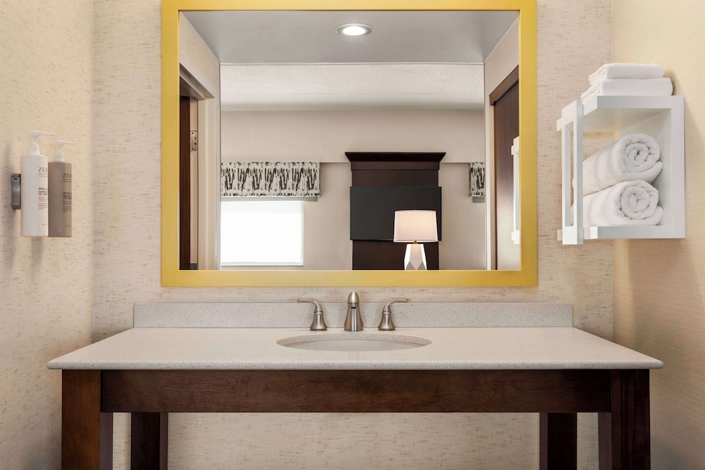 Hampton Inn & Suites Pittsburgh Waterfront West Homestead - photo 20