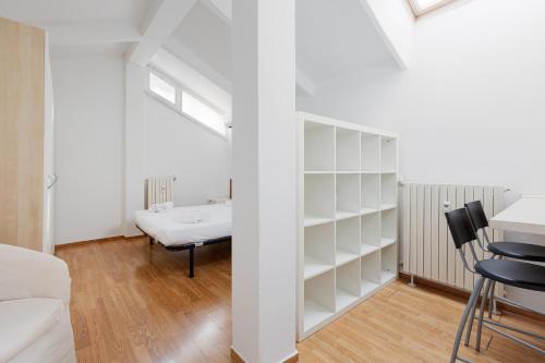 GuestHost Viale Umbria Bright Studio — 4-Star Luxury Hotel in Milan, Italy