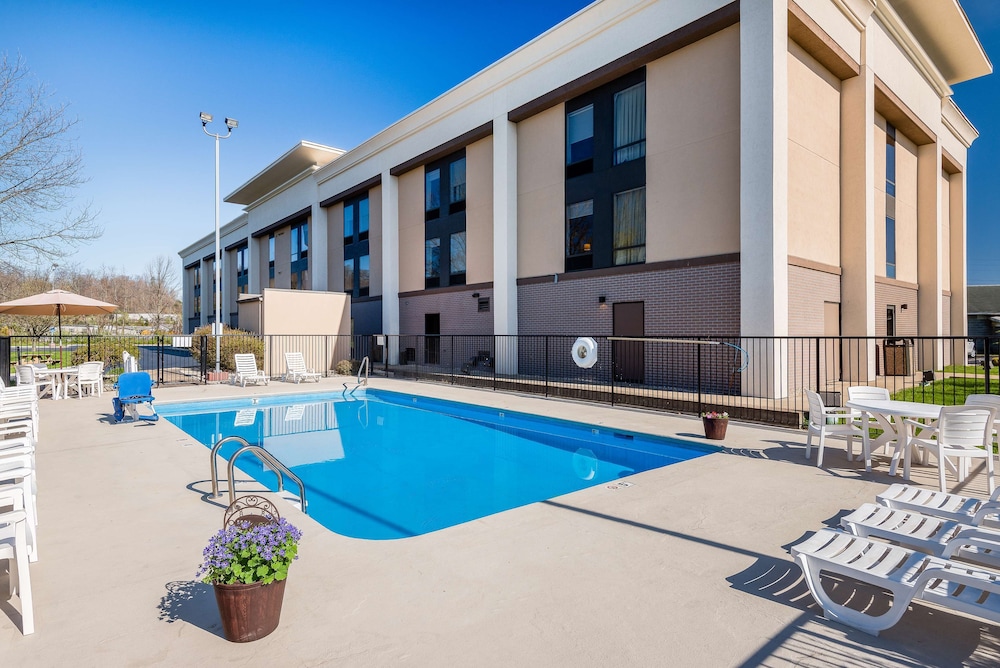Hampton Inn Parkersburg Mineral Wells - photo 36