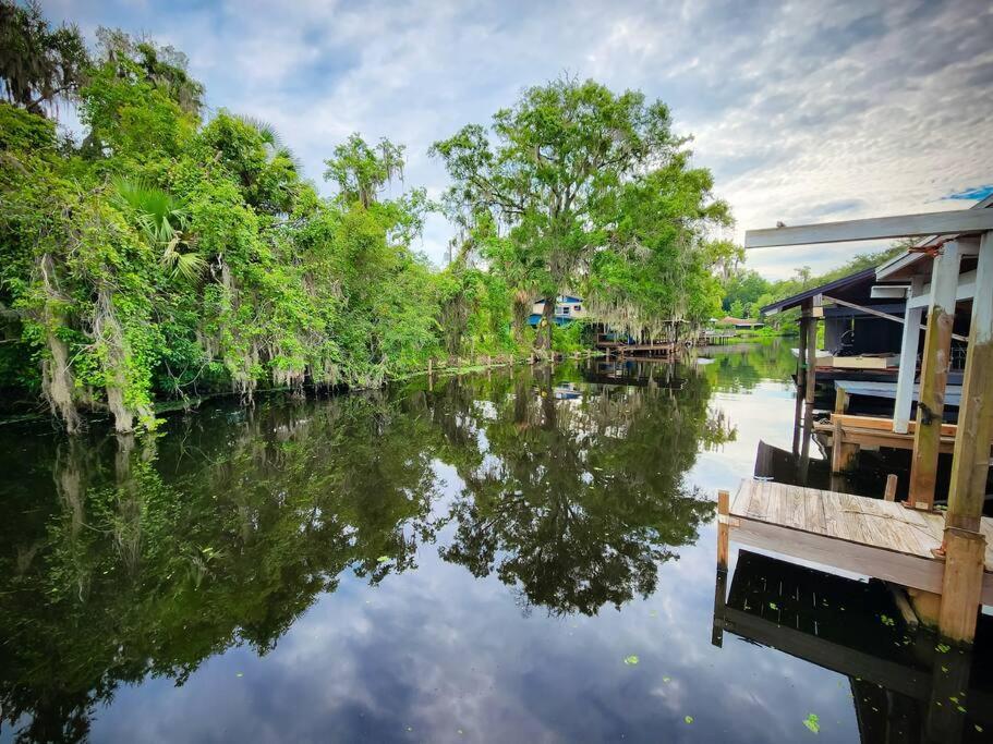 Astor River House with 2 private boat slips — 4-Star Luxury Hotel in Astor, United States