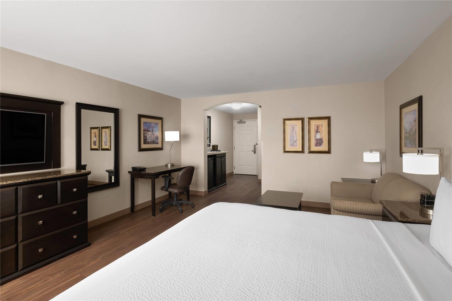 La Quinta Inn & Suites by Wyndham Paso Robles - photo 6