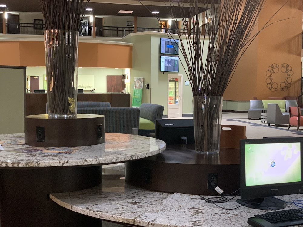 Clarion Hotel & Suites Conference Center Memphis Airport - photo 22