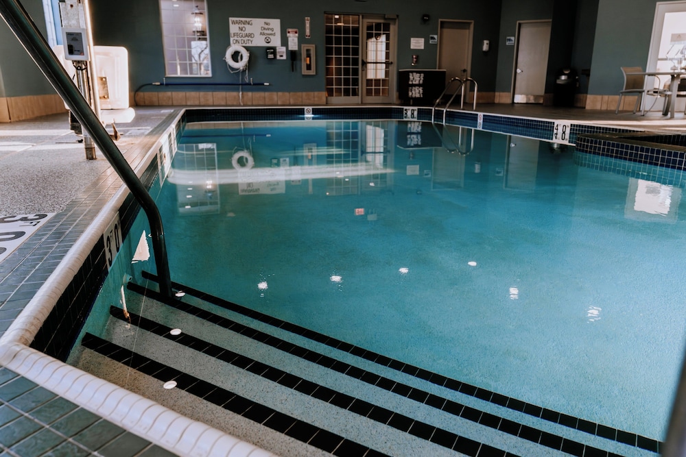 Holiday Inn Express Hotel & Suites Oshkosh by IHG - photo 55