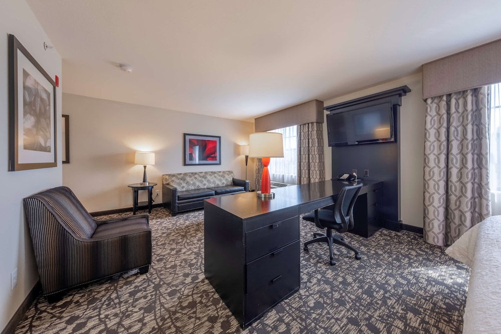 Hampton Inn & Suites DuPont - photo 17