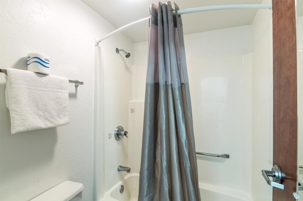 Premier Inn & Suites - photo 21