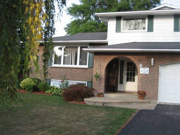 A Pillow and Toast in Niagara Falls, Canada