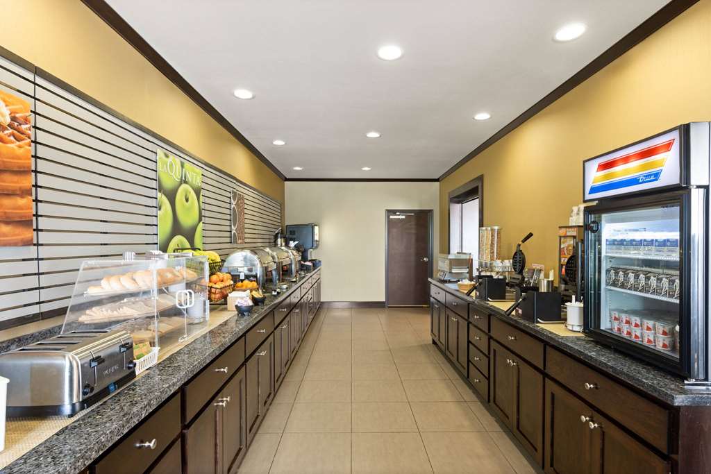 La Quinta Inn & Suites by Wyndham Sioux Falls - photo 7