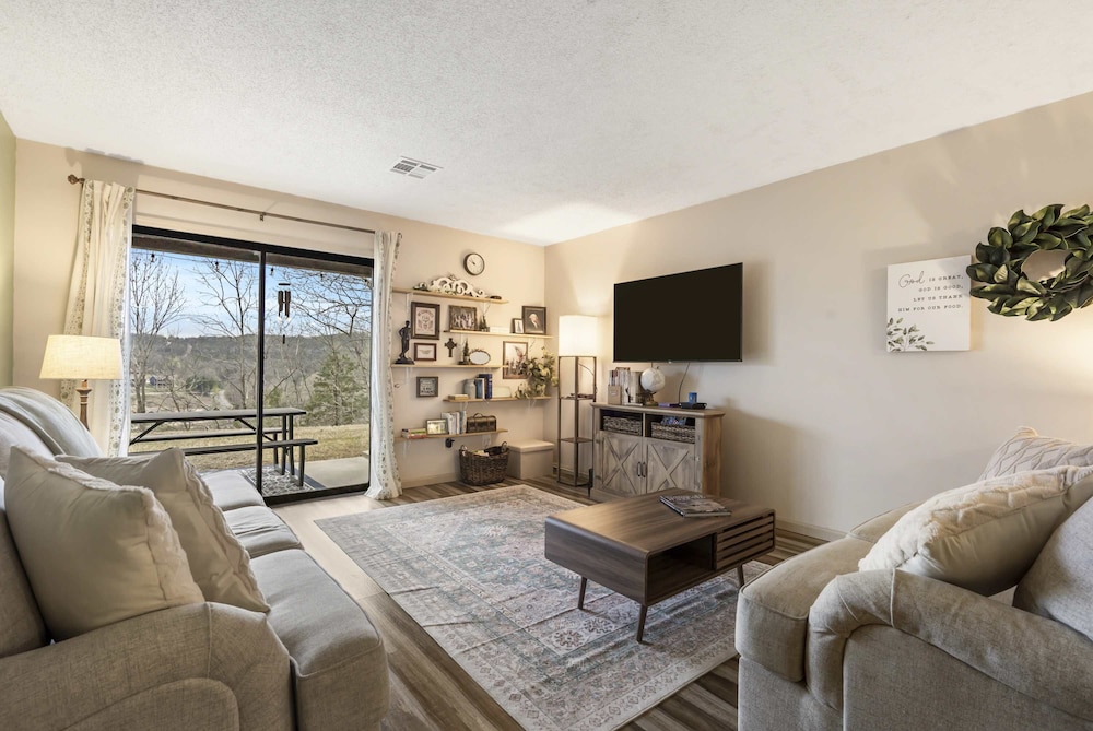 Mossy Pines of the Ozarks — 4-Star Luxury Hotel in Branson, United States