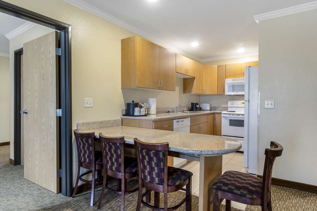 Best Western Plus Grapevine Inn - photo 26