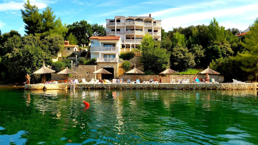 Hotel Lucija - last minute hotel in Posedarje