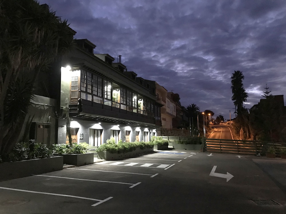 Los Rodeos Luxury Vivienda Vacacional — 4-Star Luxury Hotel in La Laguna, Spain