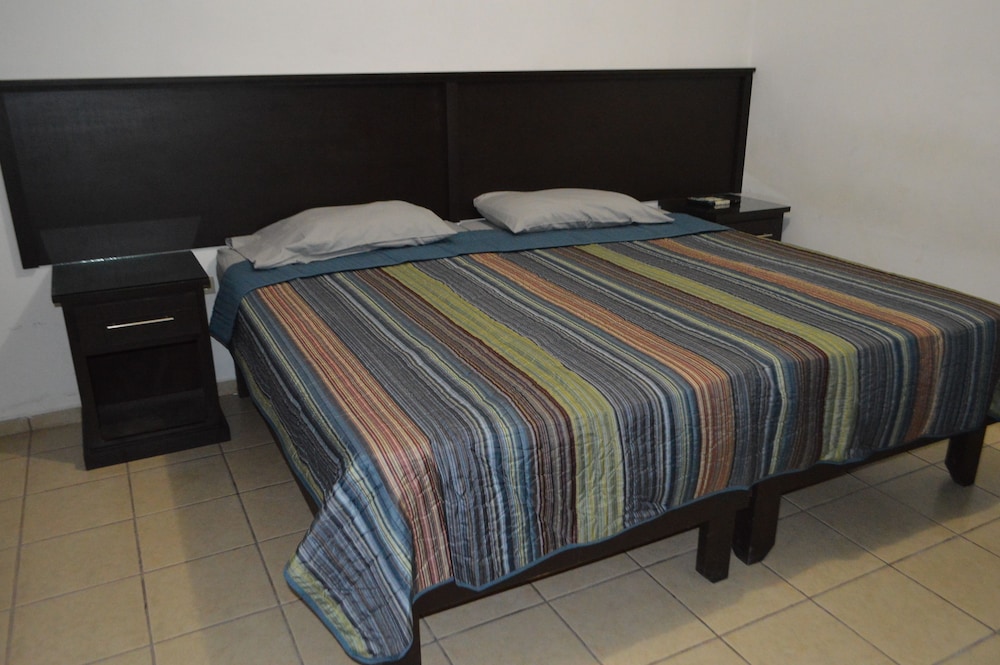 Departamentos And Suites Villa Teresa 10304646 — Ciudad Victoria