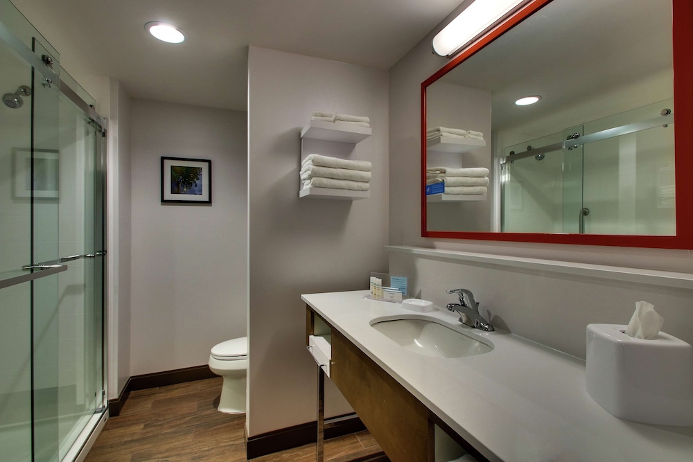 Hampton Inn & Suites Southport - photo 33