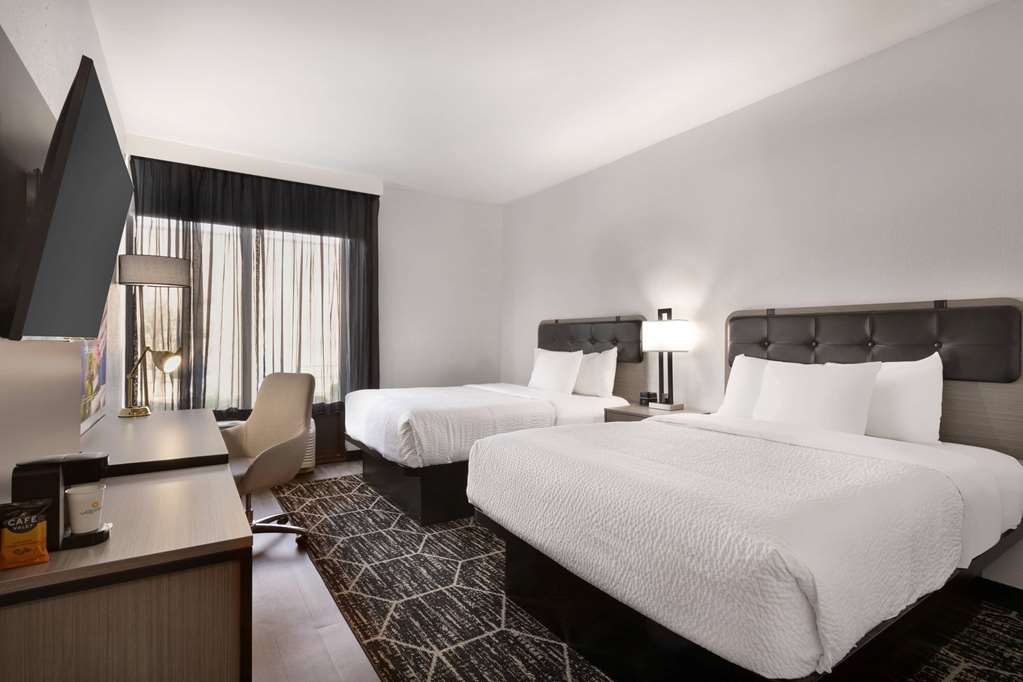 La Quinta Inn & Suites by Wyndham Dothan - photo 34