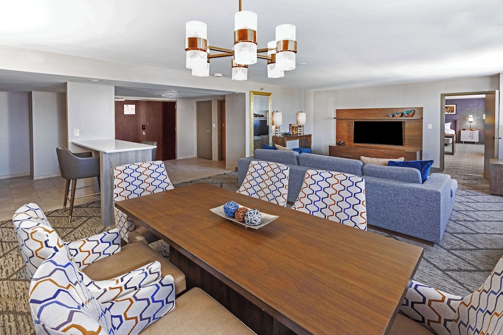 DoubleTree by Hilton Tulsa Downtown - photo 38