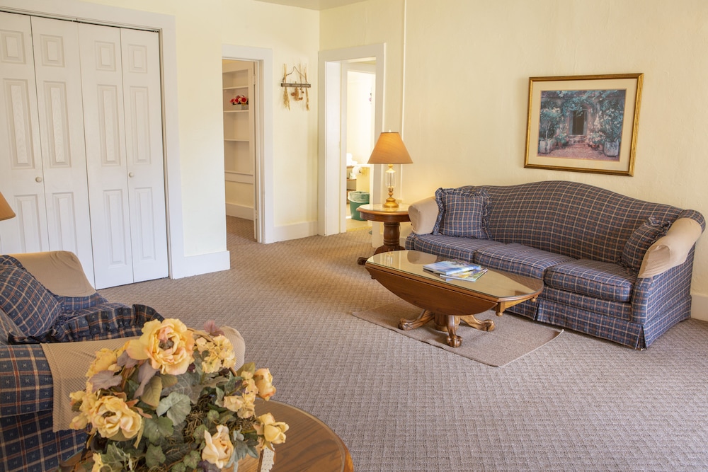 The Chimney Rock Inn & Cottages - photo 47