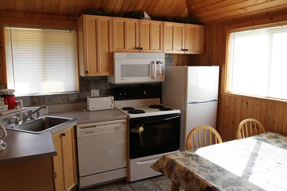 Lakeside Resort and Motel - photo 20