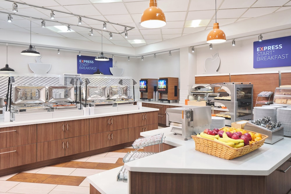 Holiday Inn Express Waikiki by IHG - photo 56