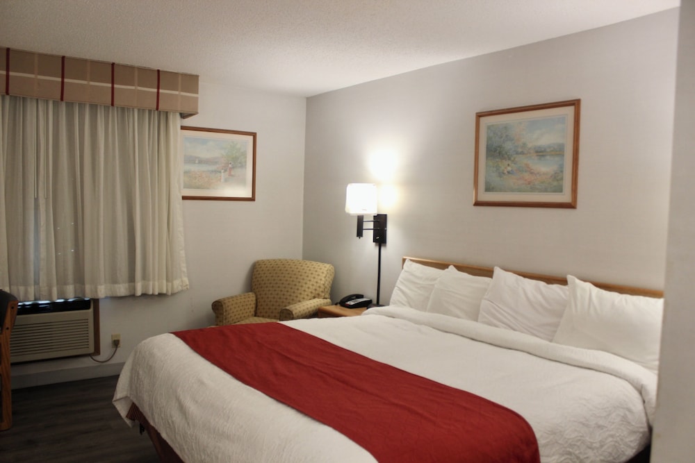 Eastwood Inn - photo 7