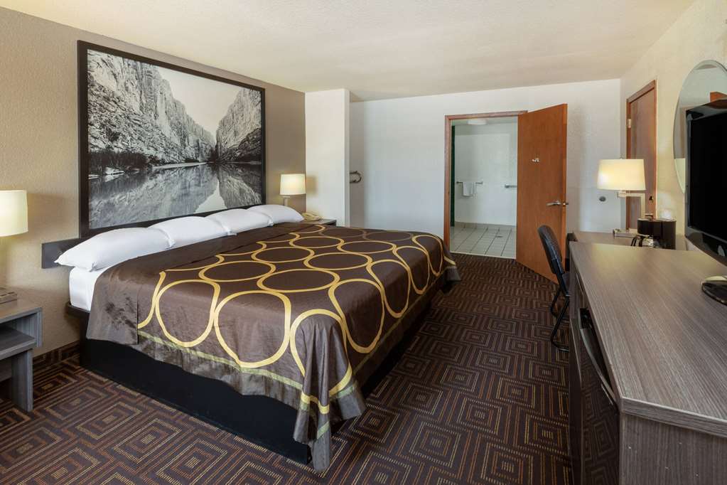Super 8 by Wyndham Seguin - photo 20
