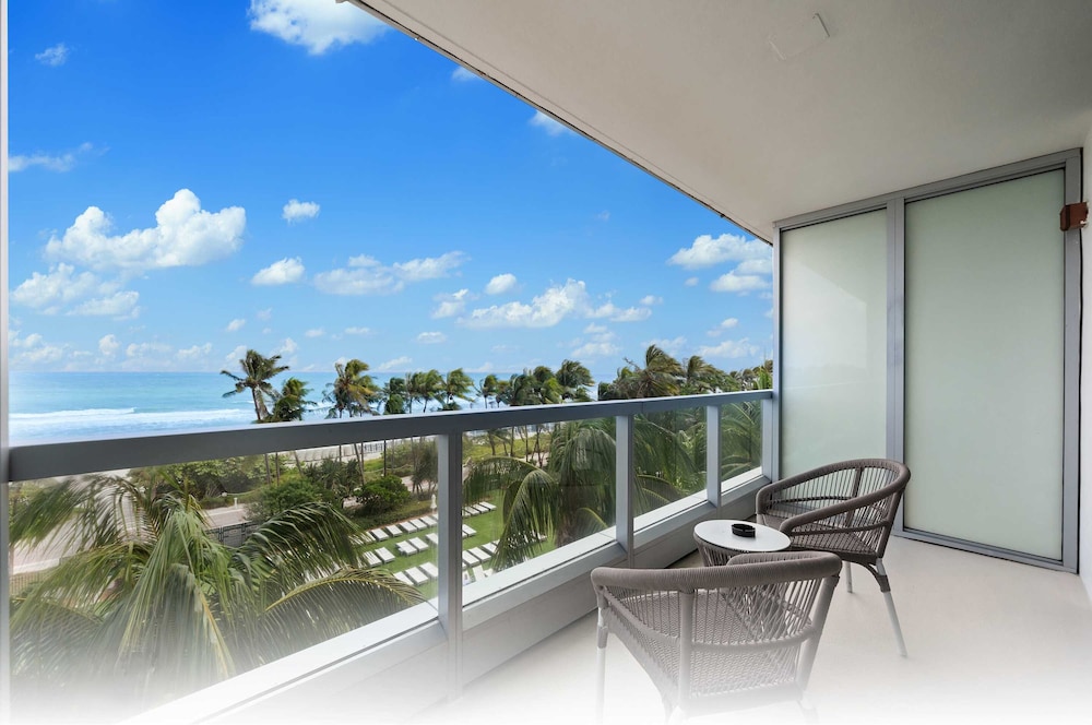 Fontainebleau Miami Beach Private Luxury Suites - photo 431