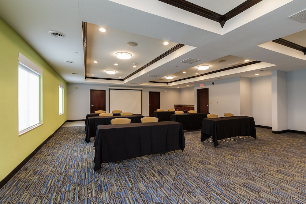 Holiday Inn Express Hotel & Suites South Bend by IHG - photo 84
