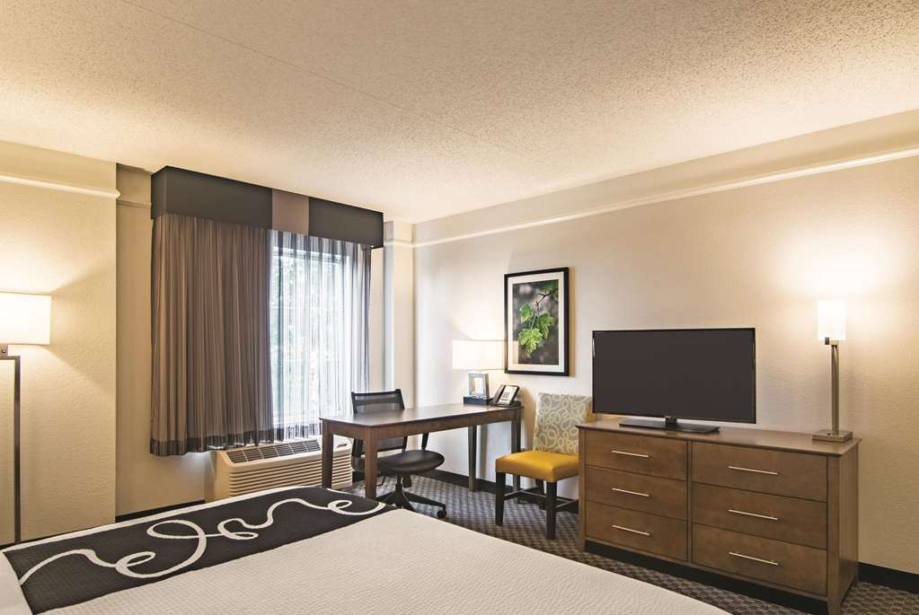 La Quinta Inn & Suites by Wyndham Oklahoma City Norman - photo 33