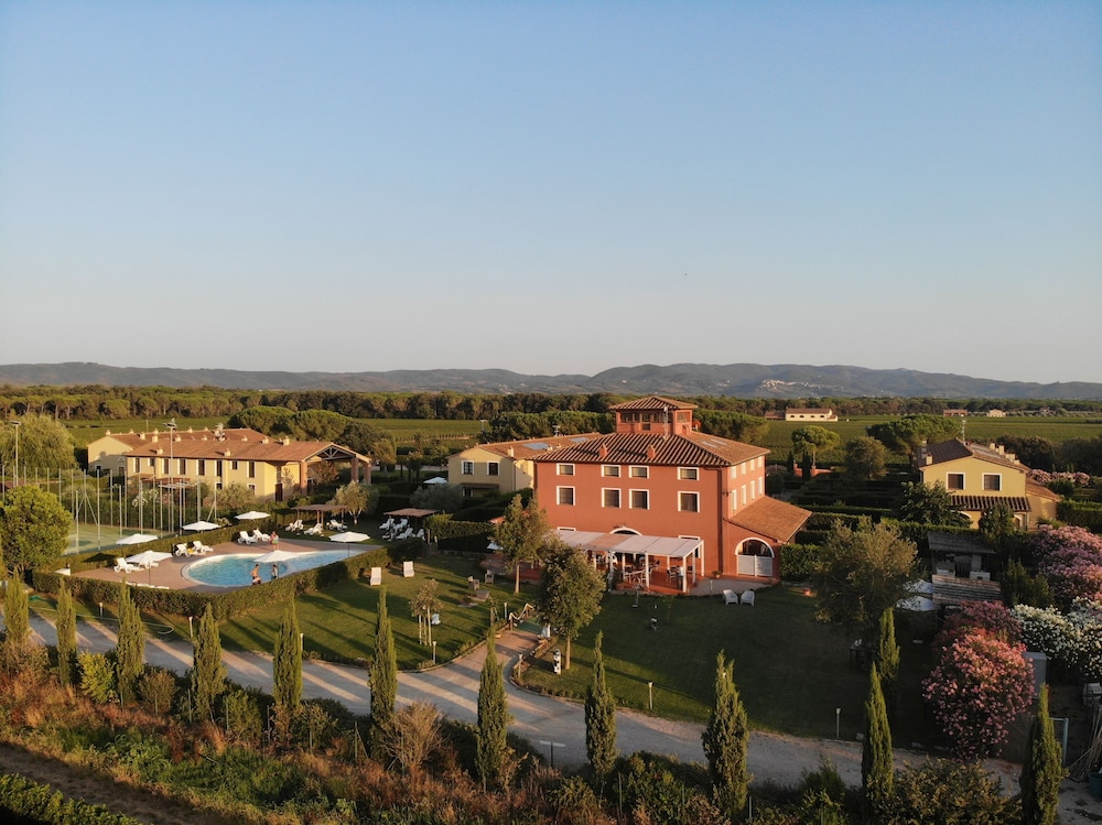 Resort Il Casale Bolgherese — hotel in Castagneto Carducci