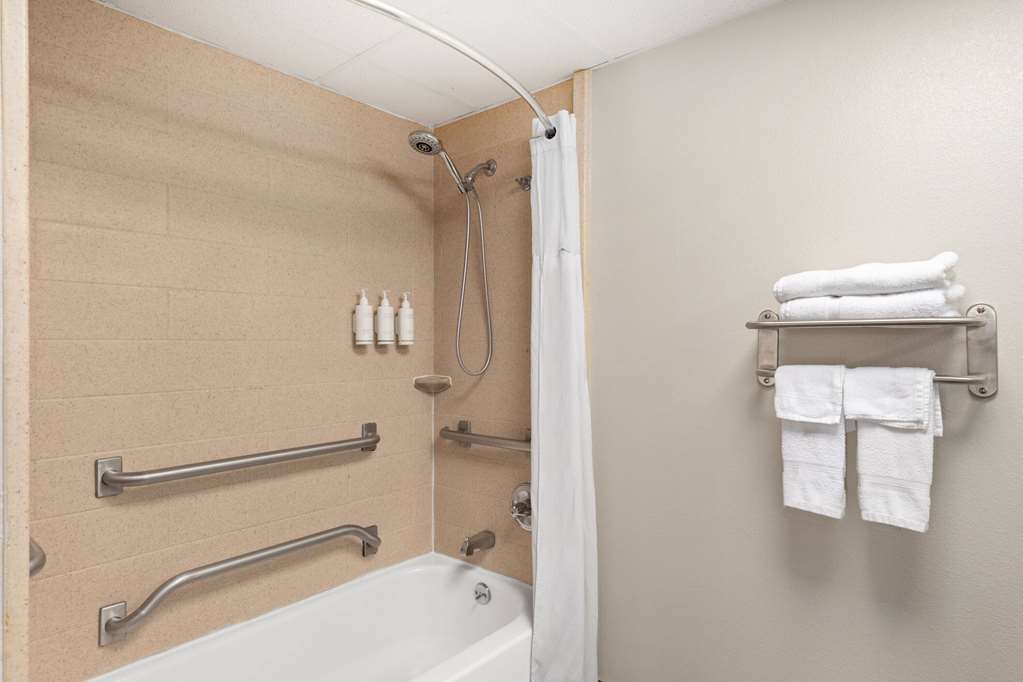 Days Inn by Wyndham Oak Grove Ft. Campbell - photo 14