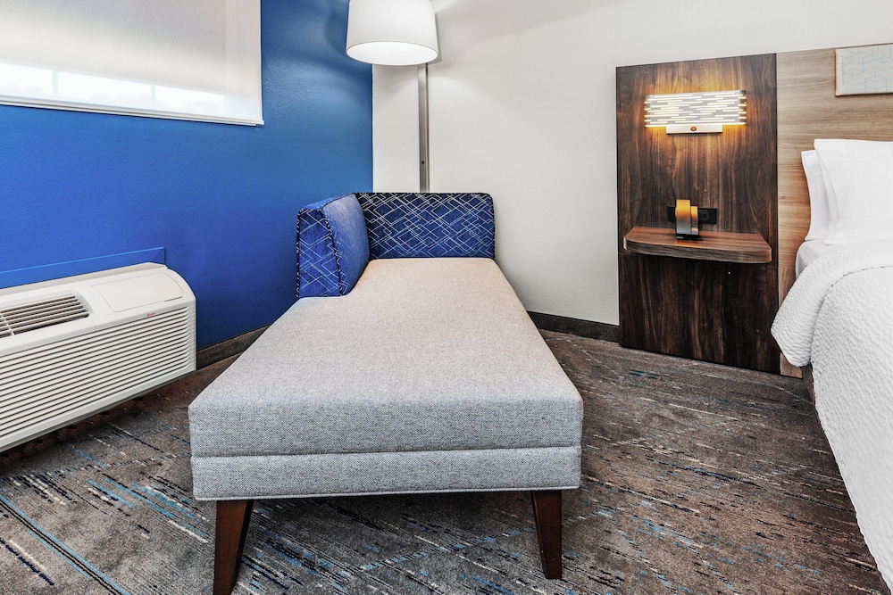 Holiday Inn Express and Suites Henderson by IHG - photo 35